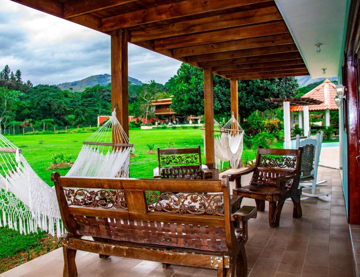 Deluxe Suites Guacamayos - Eco-Lodge & Swimming Pool Bonao Luaran gambar