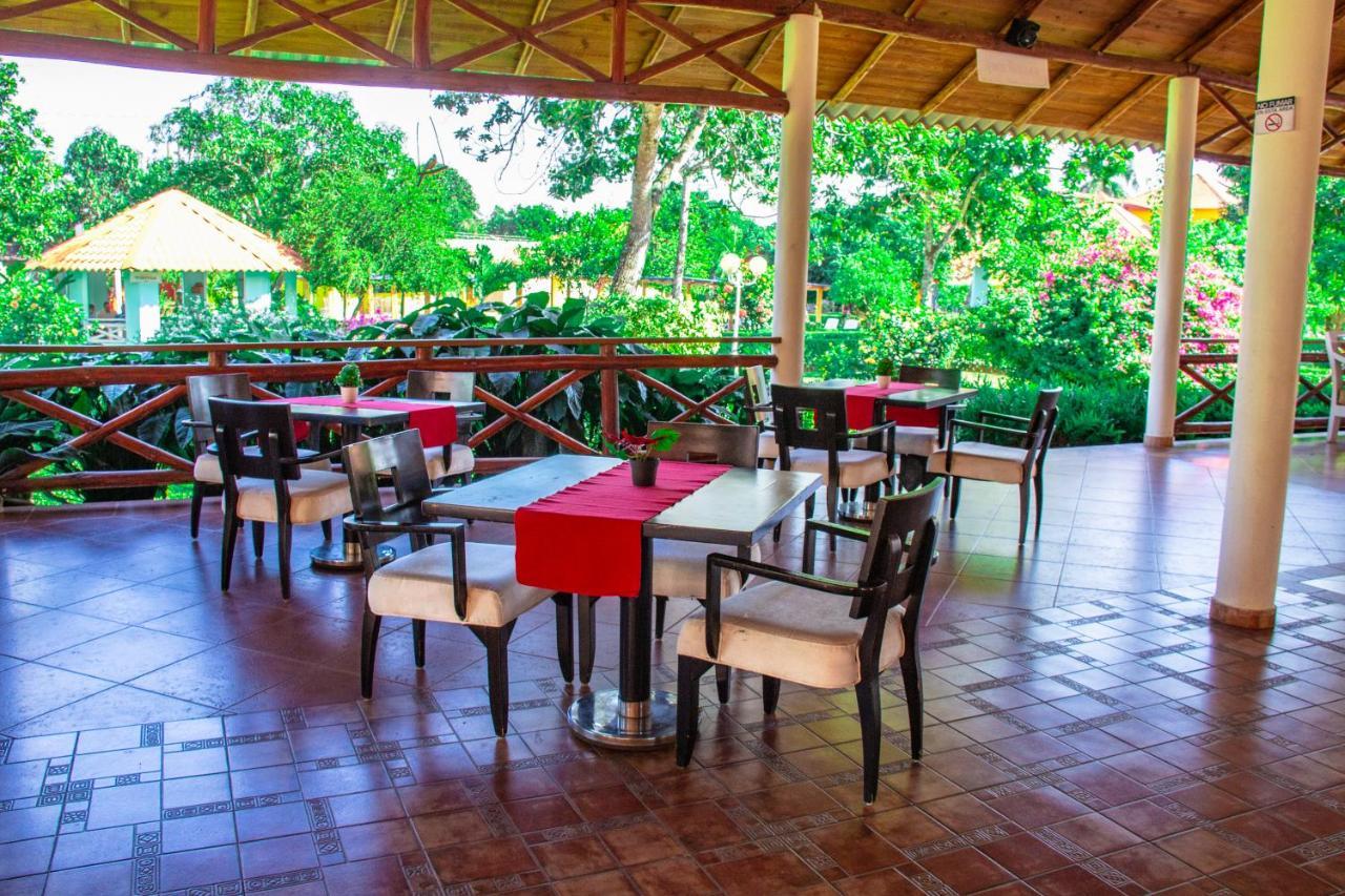 Deluxe Suites Guacamayos - Eco-Lodge & Swimming Pool Bonao Luaran gambar