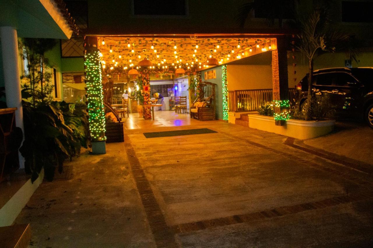 Deluxe Suites Guacamayos - Eco-Lodge & Swimming Pool Bonao Luaran gambar