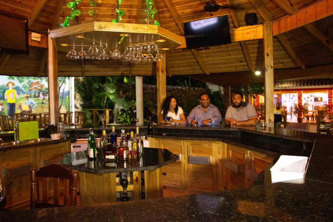 Deluxe Suites Guacamayos - Eco-Lodge & Swimming Pool Bonao Luaran gambar