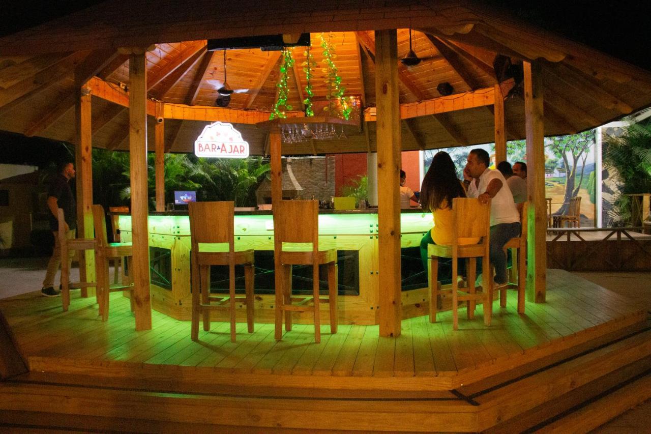 Deluxe Suites Guacamayos - Eco-Lodge & Swimming Pool Bonao Luaran gambar